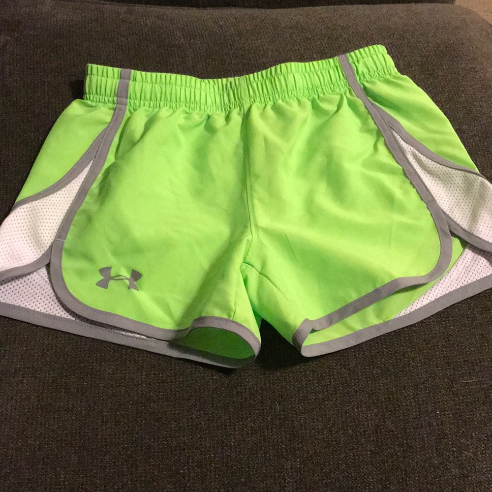 Under Armour YXS heatgear athletic shorts *NWT*